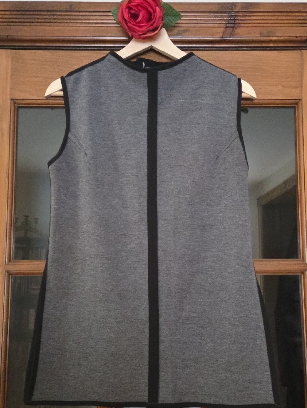 Tara Rivas - Structured Sleeveless Reversible Mockneck Shell Top Size S - Picture 7 of 9